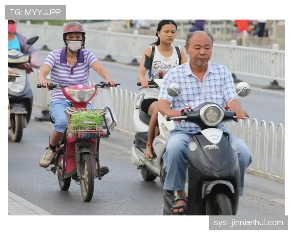 郑赛赛买菜车里放那堆高端补剂,是要给谁打气啊? 郑赛赛买菜车里放那堆高端补剂,是要给谁打气啊?
